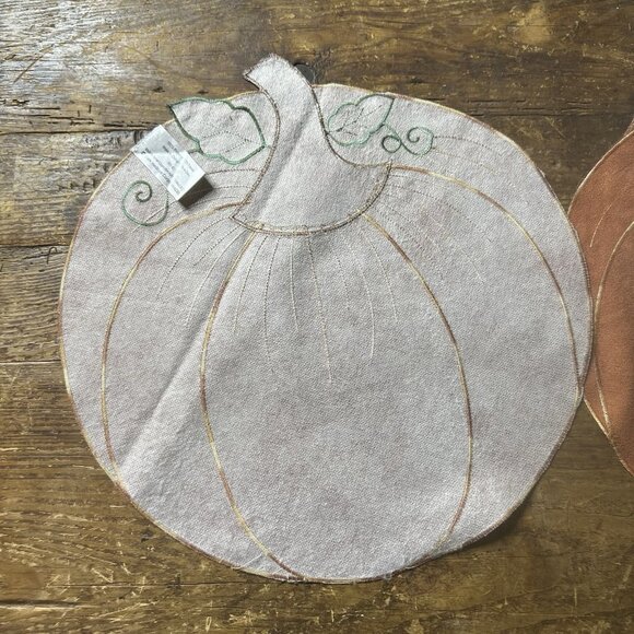 Pumpkin Holiday Placemats Set of 8 Orange Round Thanksgiving Dinner Table - Picture 4 of 7